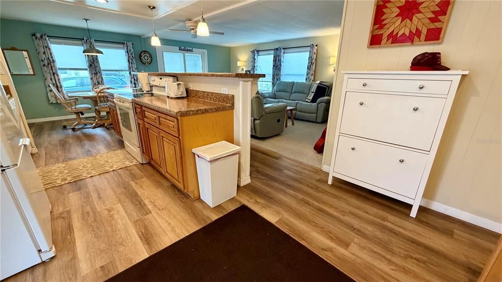 For Sale: $139,900 (2 beds, 2 baths, 1152 Square Feet)