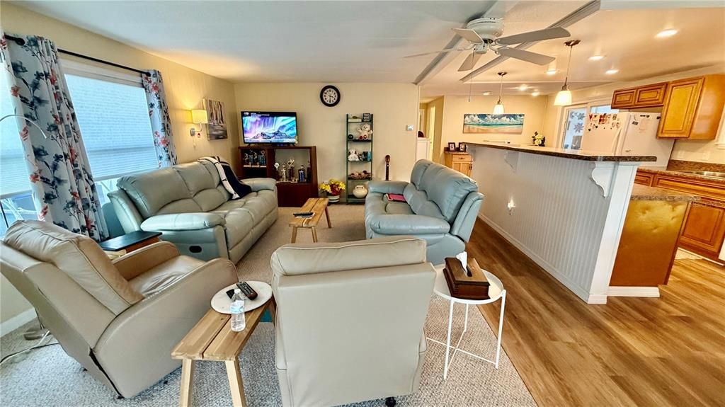 For Sale: $139,900 (2 beds, 2 baths, 1152 Square Feet)