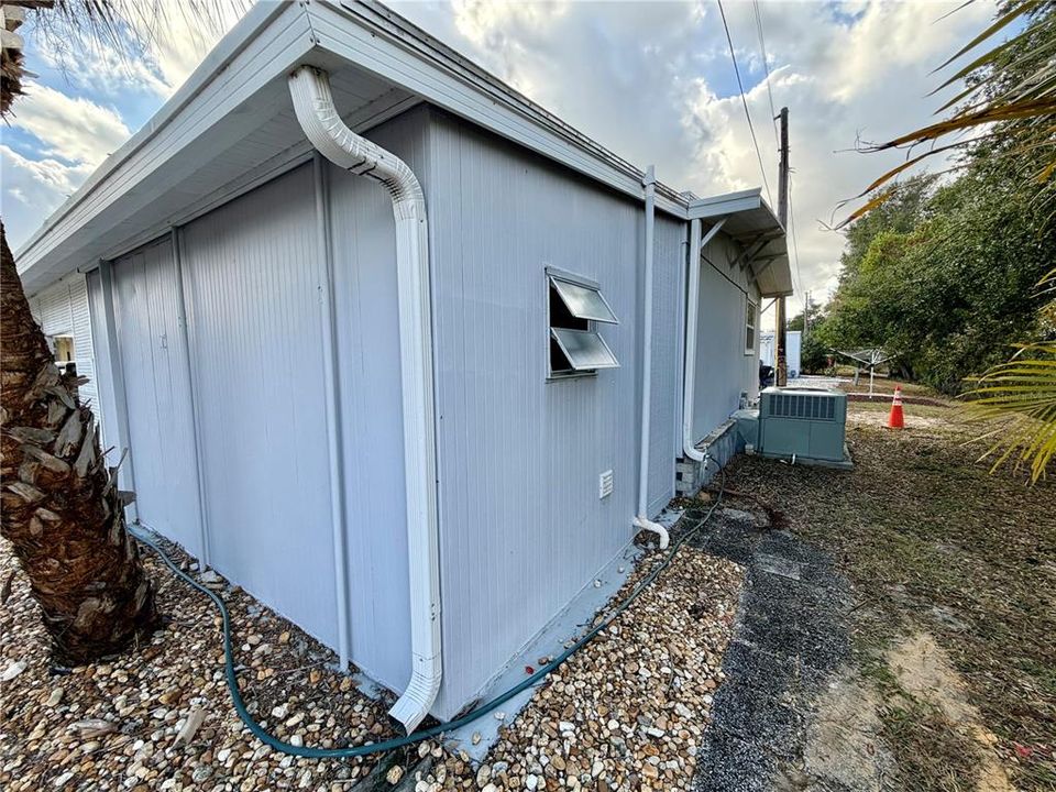 For Sale: $139,900 (2 beds, 2 baths, 1152 Square Feet)