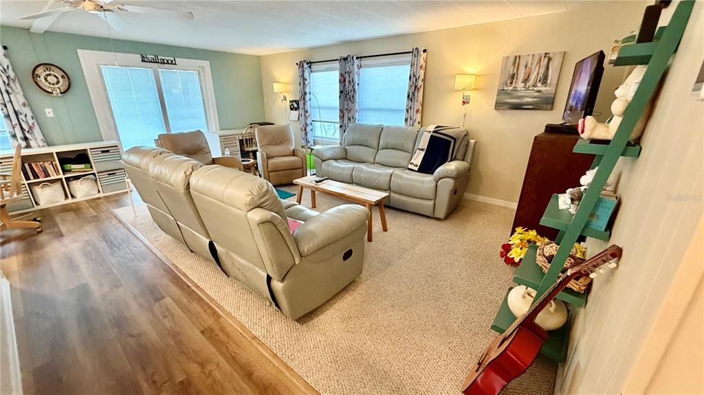 For Sale: $139,900 (2 beds, 2 baths, 1152 Square Feet)