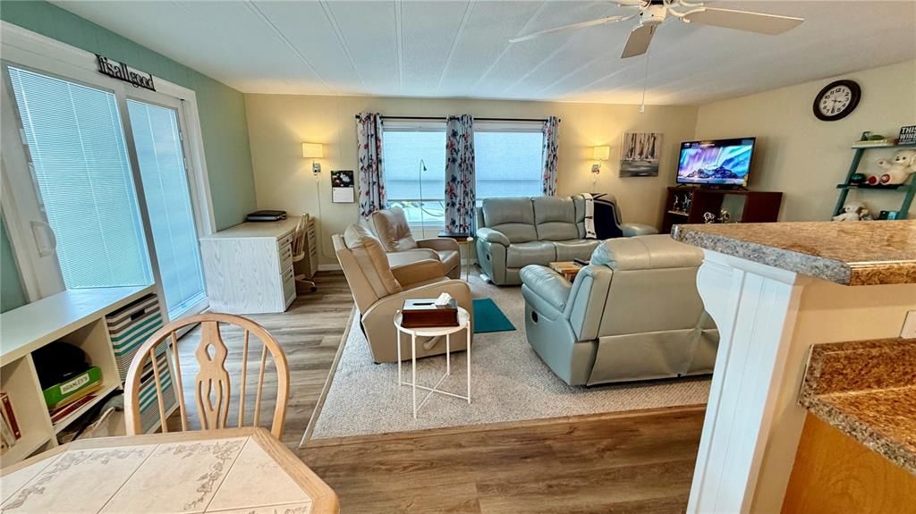 For Sale: $139,900 (2 beds, 2 baths, 1152 Square Feet)