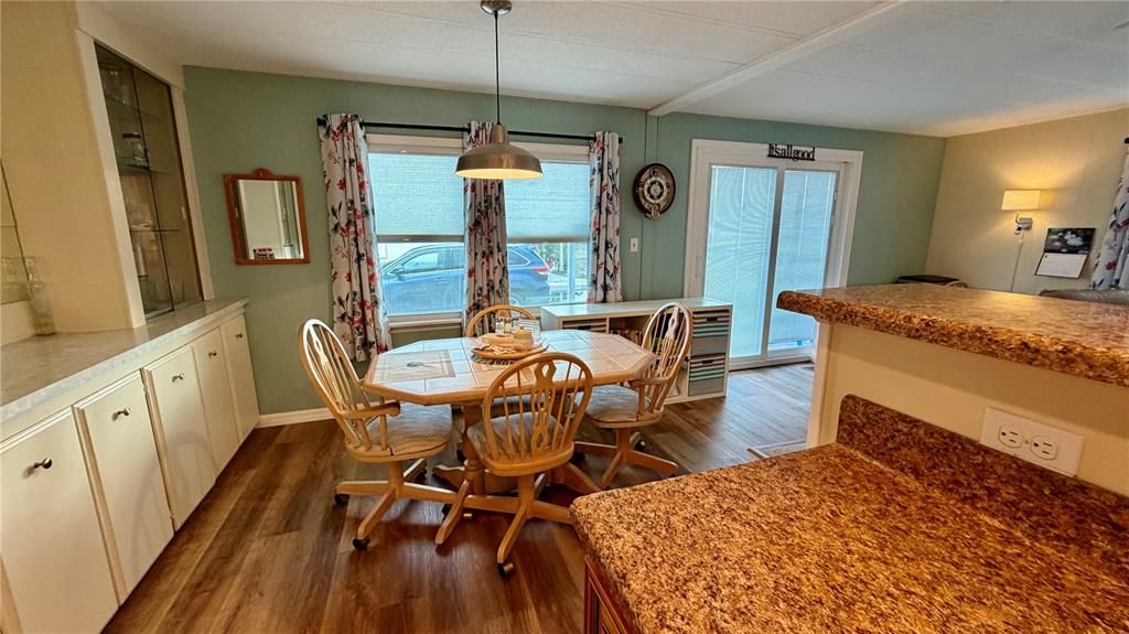 For Sale: $139,900 (2 beds, 2 baths, 1152 Square Feet)