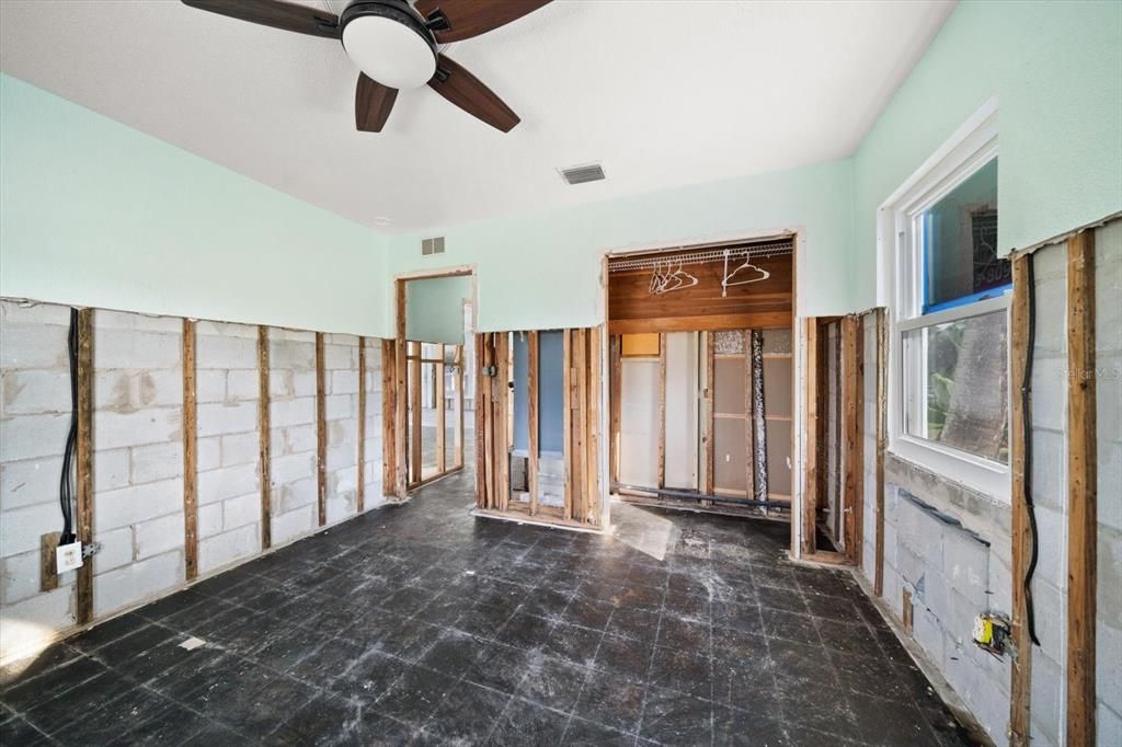 En Venta: $650,000 (3 camas, 2 baños, 1942 Pies cuadrados)