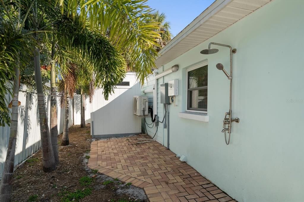 En Venta: $650,000 (3 camas, 2 baños, 1942 Pies cuadrados)