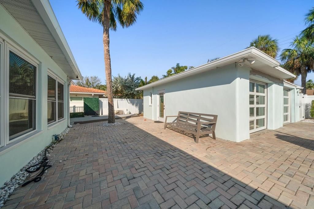 En Venta: $650,000 (3 camas, 2 baños, 1942 Pies cuadrados)