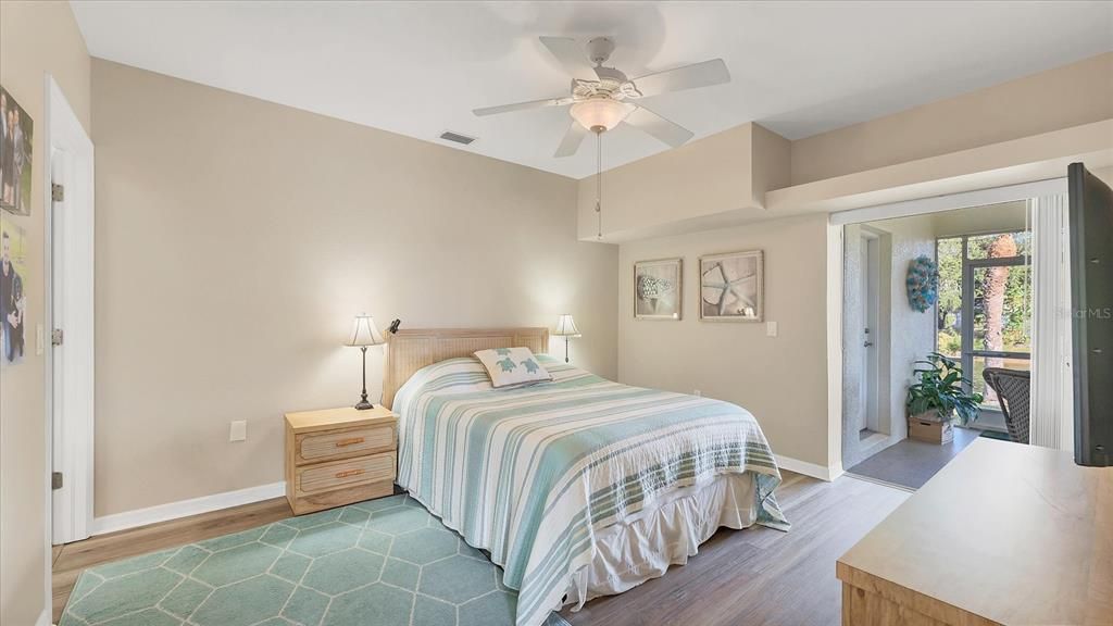 待售: $239,900 (2 贝兹, 2 浴室, 1188 平方英尺)