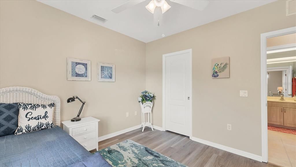 待售: $239,900 (2 贝兹, 2 浴室, 1188 平方英尺)