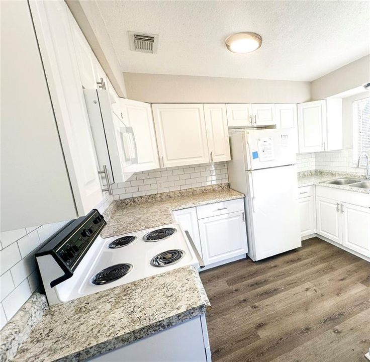 出租: $1,425 (2 贝兹, 2 浴室, 884 平方英尺)