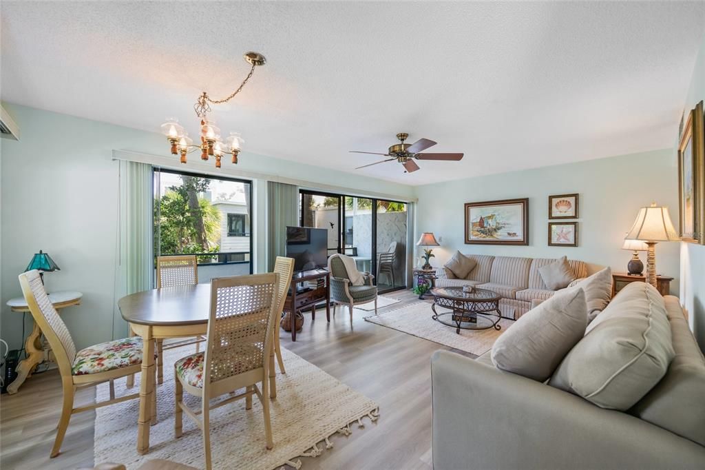 На продажу: $499,000 (2 спален, 2 ванн, 934 Квадратных фут)