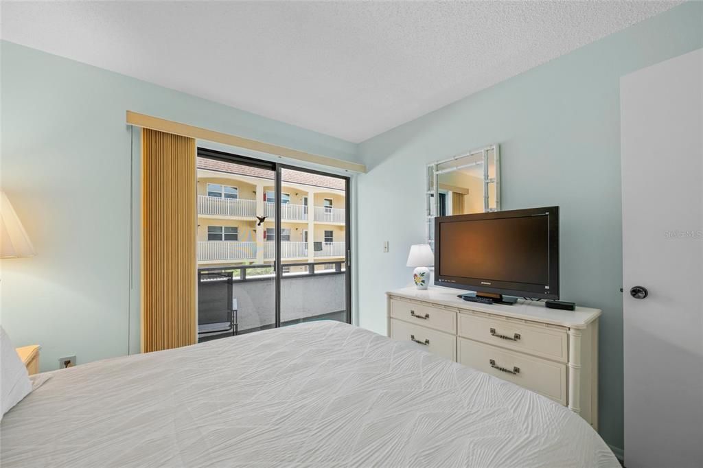 На продажу: $499,000 (2 спален, 2 ванн, 934 Квадратных фут)