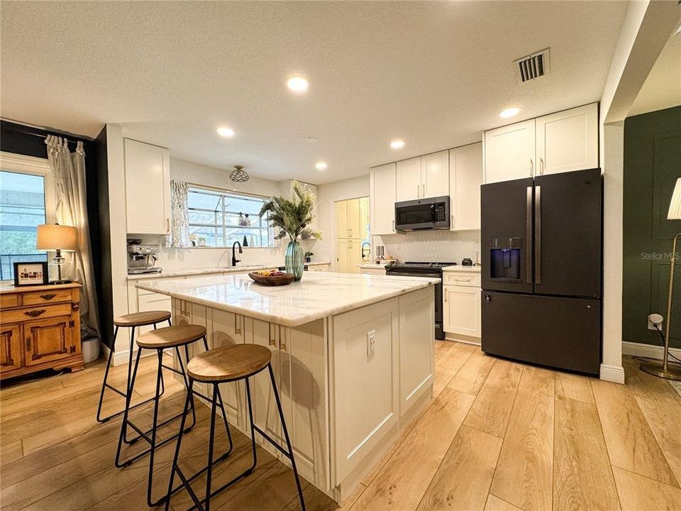 待售: $615,000 (4 贝兹, 2 浴室, 2900 平方英尺)