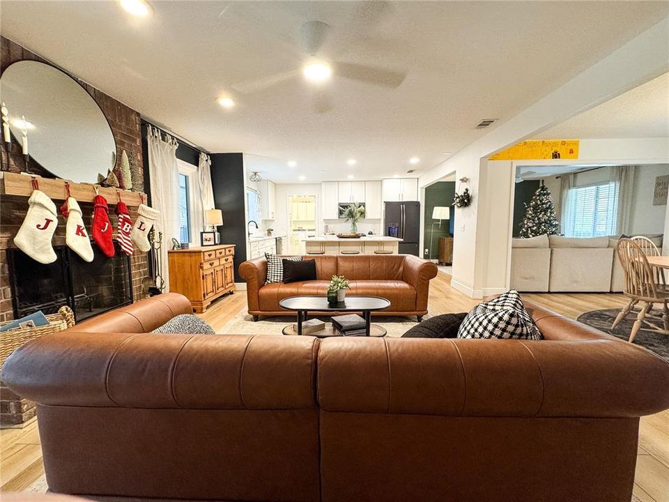 待售: $615,000 (4 贝兹, 2 浴室, 2900 平方英尺)