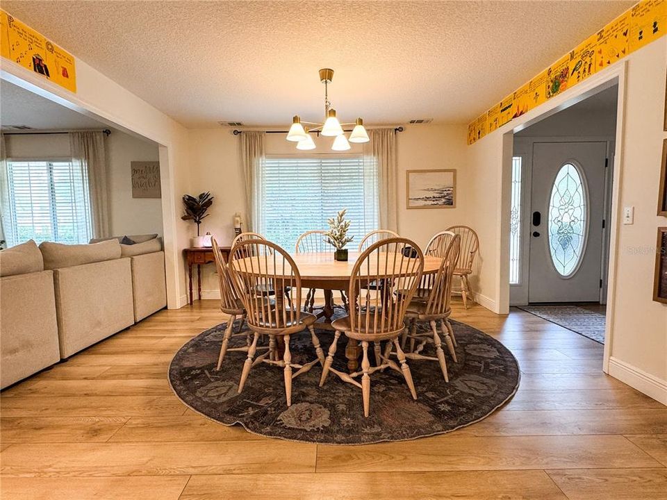 待售: $615,000 (4 贝兹, 2 浴室, 2900 平方英尺)