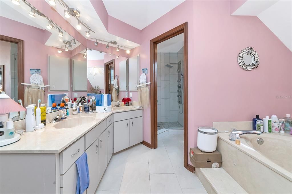 For Sale: $850,000 (3 beds, 3 baths, 2634 Square Feet)