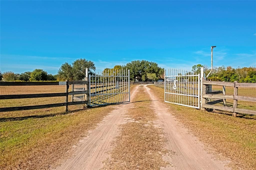 For Sale: $850,000 (3 beds, 3 baths, 2634 Square Feet)