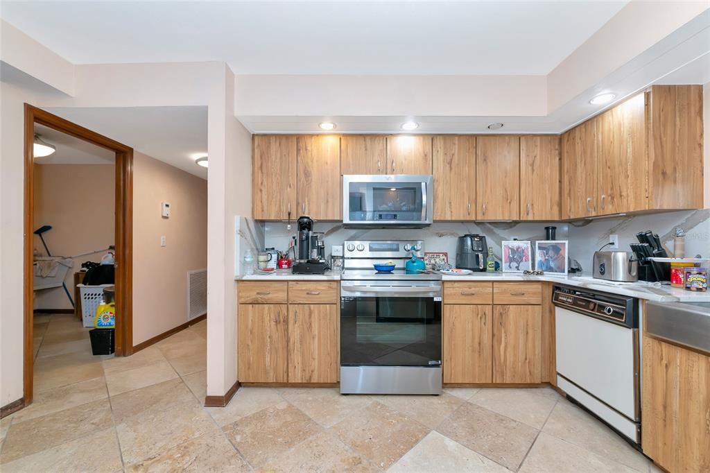 For Sale: $850,000 (3 beds, 3 baths, 2634 Square Feet)