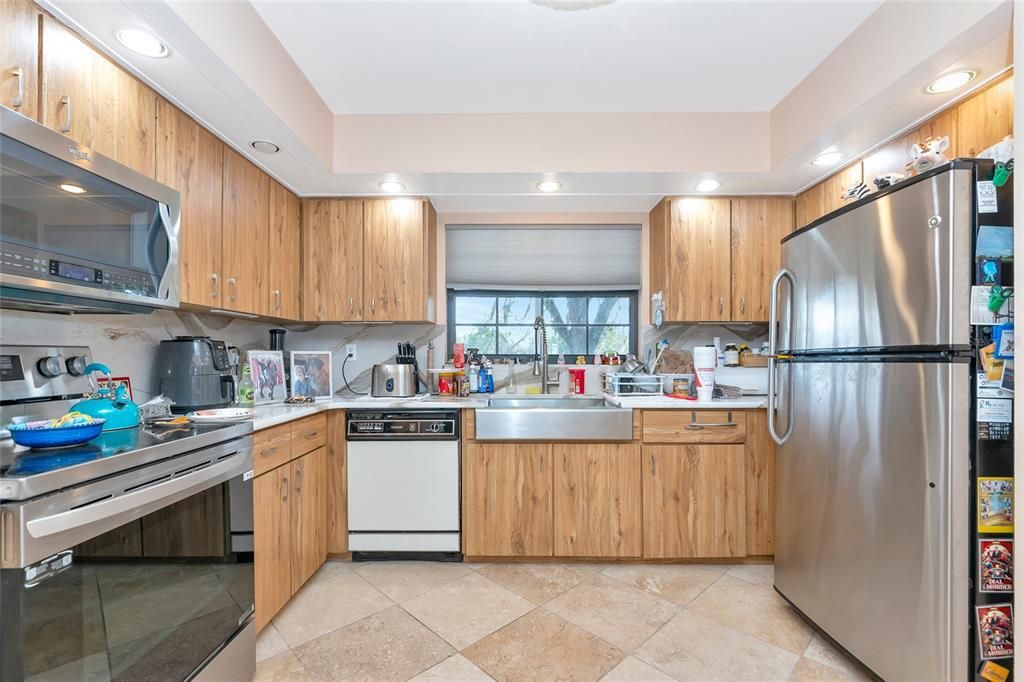 For Sale: $850,000 (3 beds, 3 baths, 2634 Square Feet)