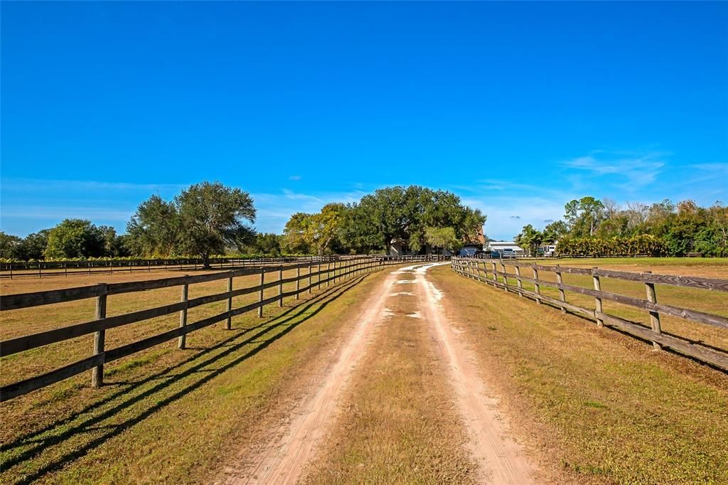 For Sale: $850,000 (3 beds, 3 baths, 2634 Square Feet)