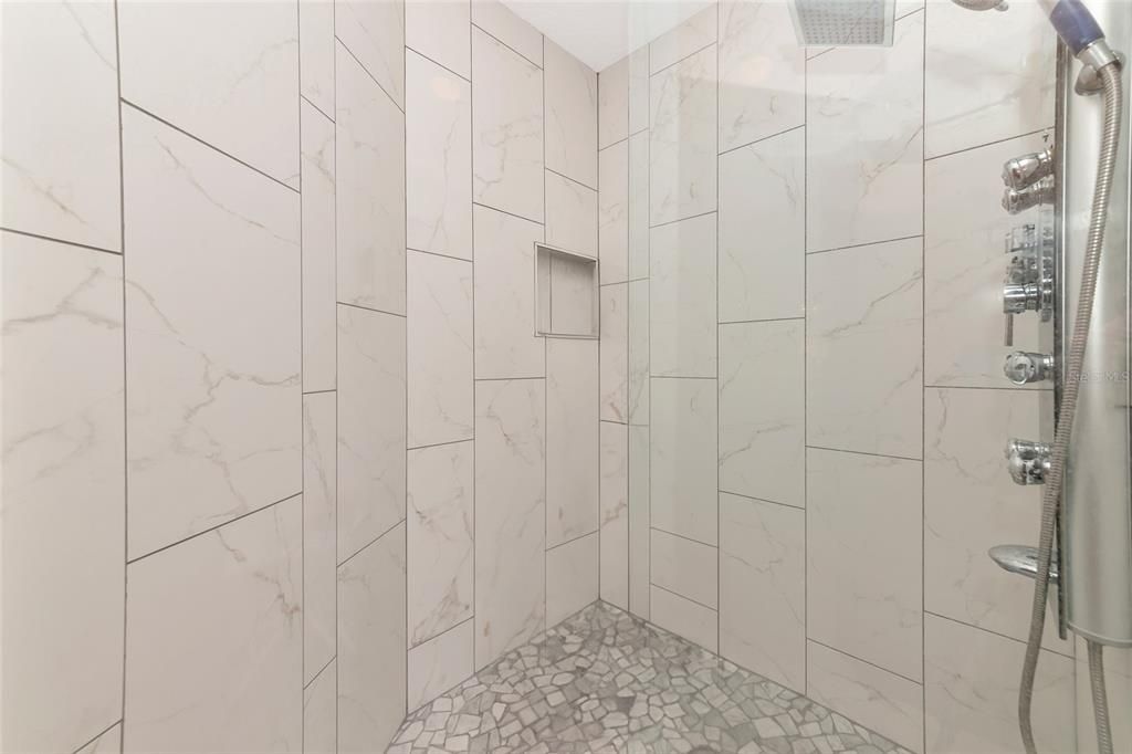 For Sale: $850,000 (3 beds, 3 baths, 2634 Square Feet)