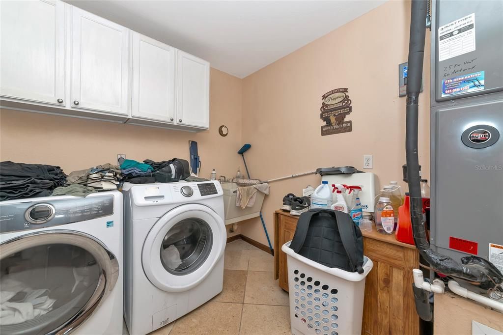 For Sale: $850,000 (3 beds, 3 baths, 2634 Square Feet)