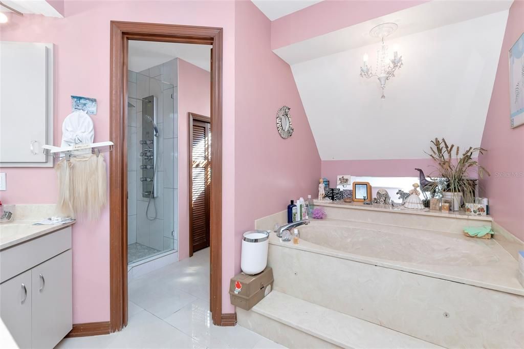 For Sale: $850,000 (3 beds, 3 baths, 2634 Square Feet)