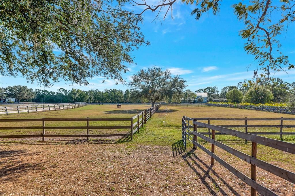 For Sale: $850,000 (3 beds, 3 baths, 2634 Square Feet)
