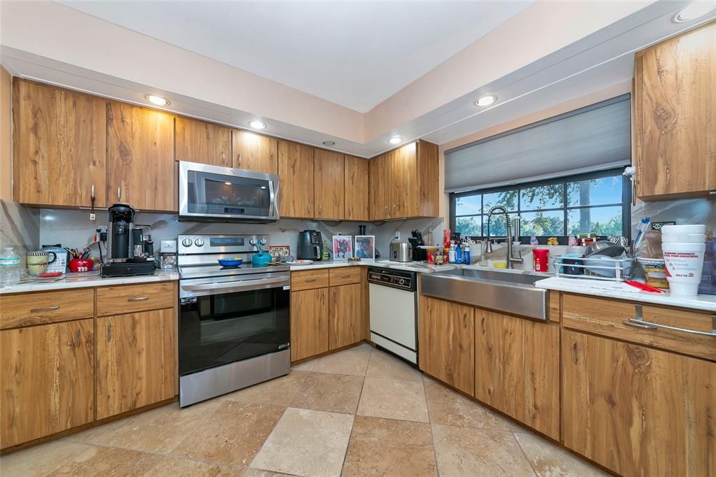 For Sale: $850,000 (3 beds, 3 baths, 2634 Square Feet)