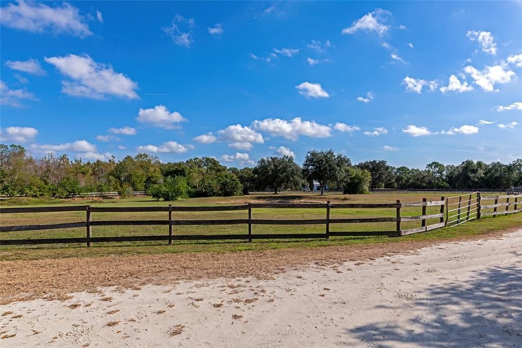 For Sale: $850,000 (3 beds, 3 baths, 2634 Square Feet)