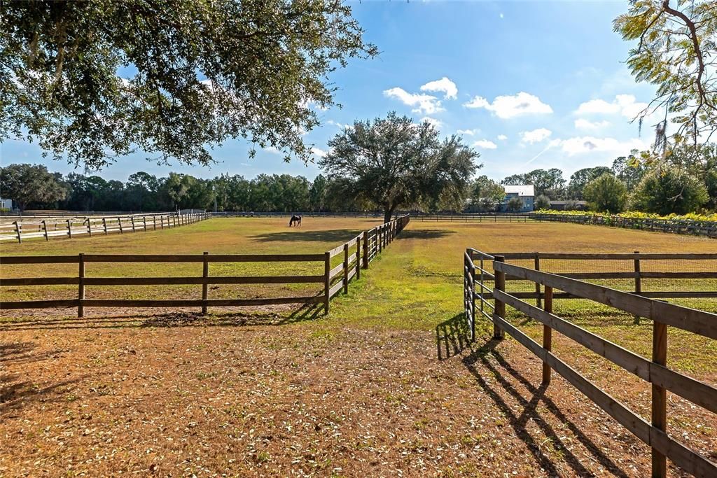 For Sale: $850,000 (3 beds, 3 baths, 2634 Square Feet)