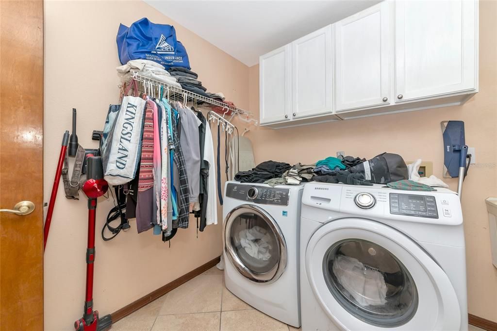 For Sale: $850,000 (3 beds, 3 baths, 2634 Square Feet)