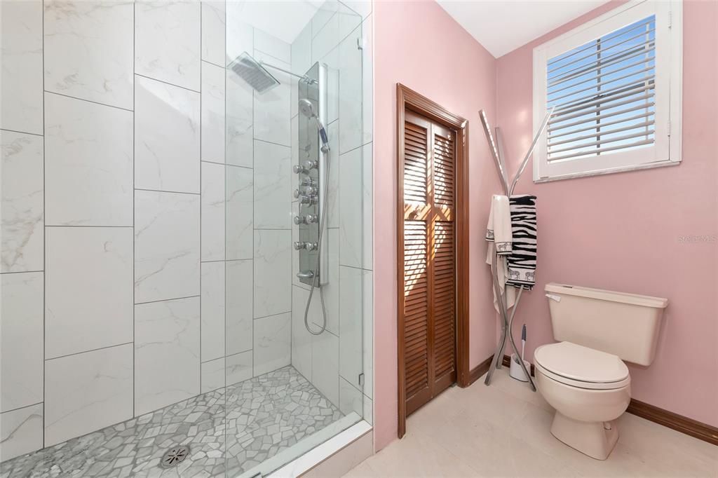 For Sale: $850,000 (3 beds, 3 baths, 2634 Square Feet)