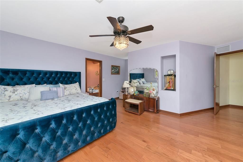 For Sale: $850,000 (3 beds, 3 baths, 2634 Square Feet)