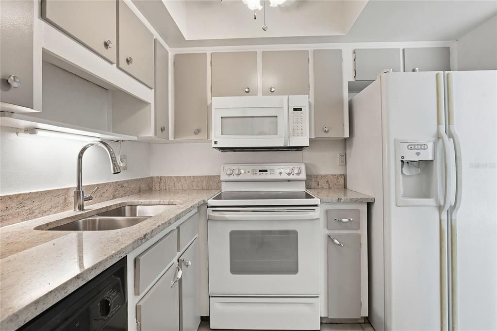 На продажу: $107,500 (1 спален, 1 ванн, 812 Квадратных фут)