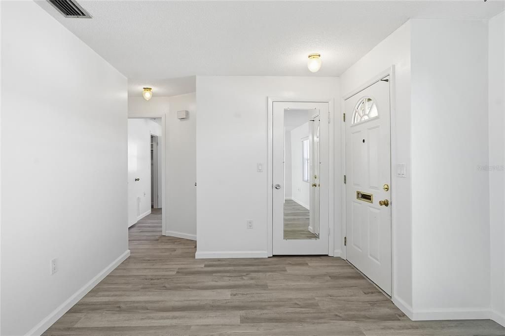 На продажу: $107,500 (1 спален, 1 ванн, 812 Квадратных фут)