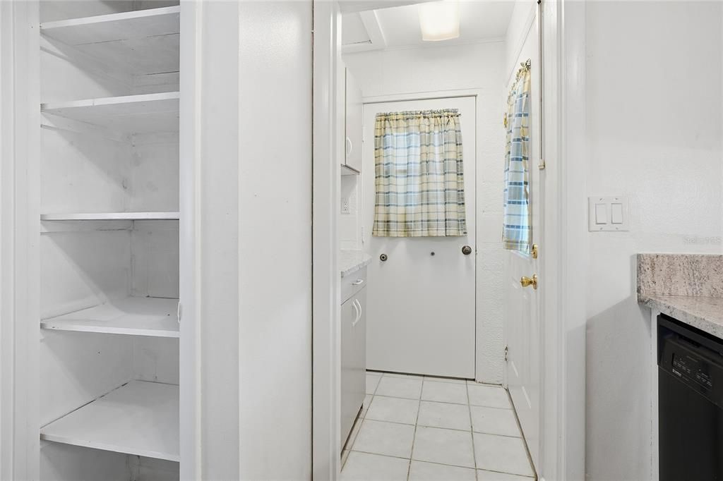 На продажу: $107,500 (1 спален, 1 ванн, 812 Квадратных фут)