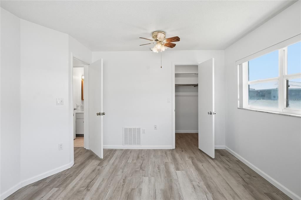 На продажу: $107,500 (1 спален, 1 ванн, 812 Квадратных фут)