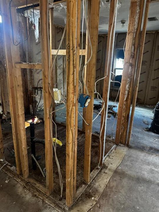 For Sale: $100,000 (3 beds, 2 baths, 1196 Square Feet)