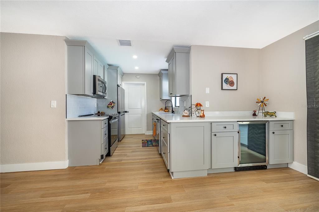 出租: $2,500 (3 贝兹, 2 浴室, 1684 平方英尺)