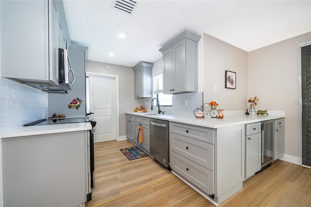 出租: $2,500 (3 贝兹, 2 浴室, 1684 平方英尺)