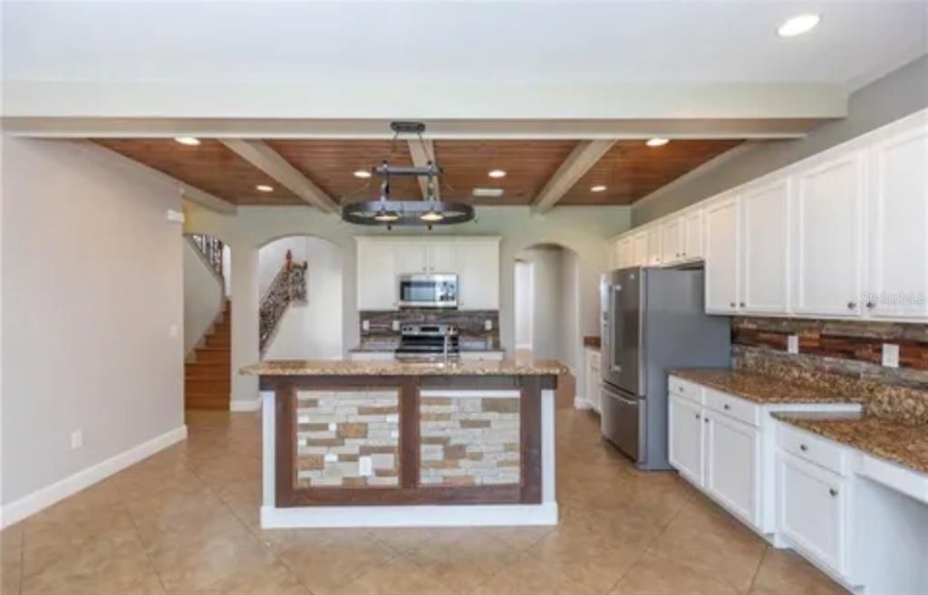 For Rent: $5,000 (6 beds, 3 baths, 3250 Square Feet)