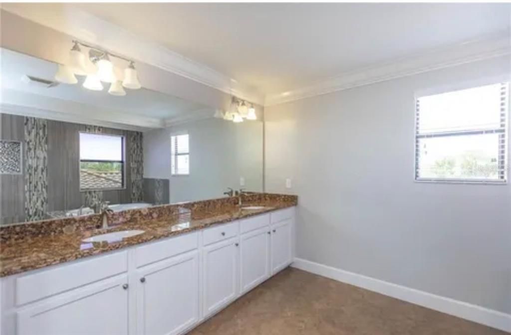 For Rent: $5,000 (6 beds, 3 baths, 3250 Square Feet)