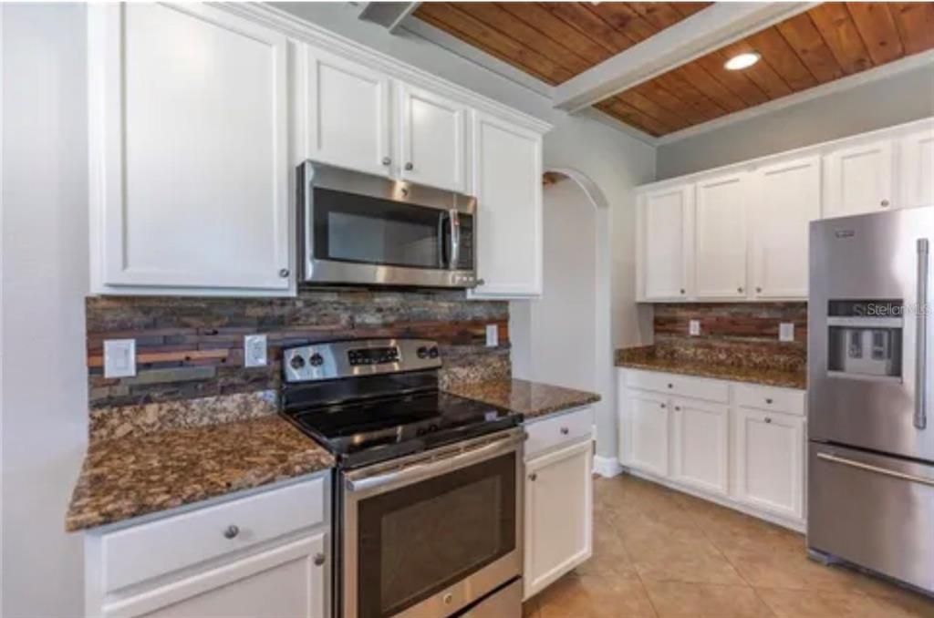 For Rent: $5,000 (6 beds, 3 baths, 3250 Square Feet)