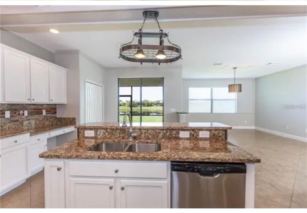 For Rent: $5,000 (6 beds, 3 baths, 3250 Square Feet)