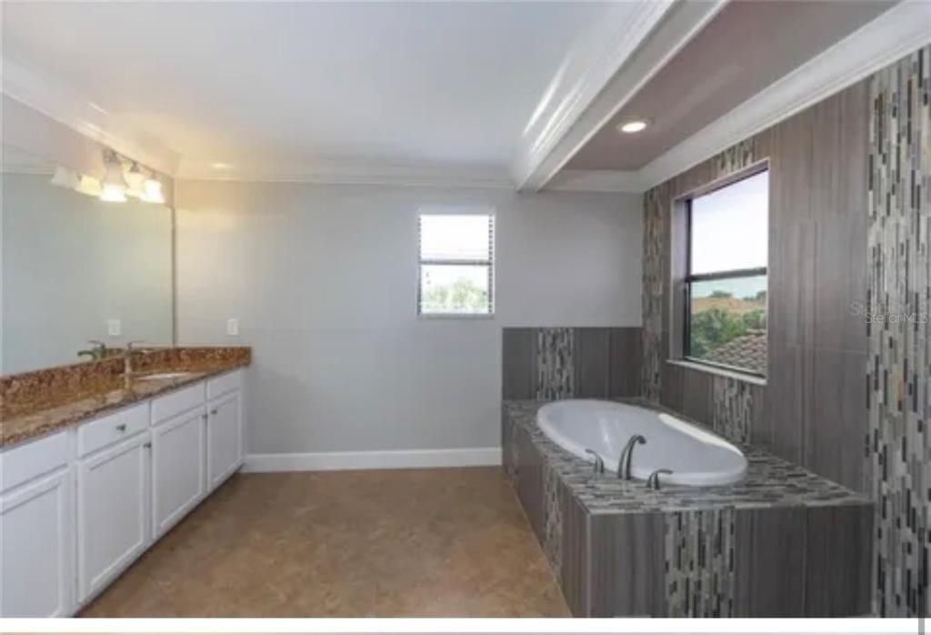 For Rent: $5,000 (6 beds, 3 baths, 3250 Square Feet)