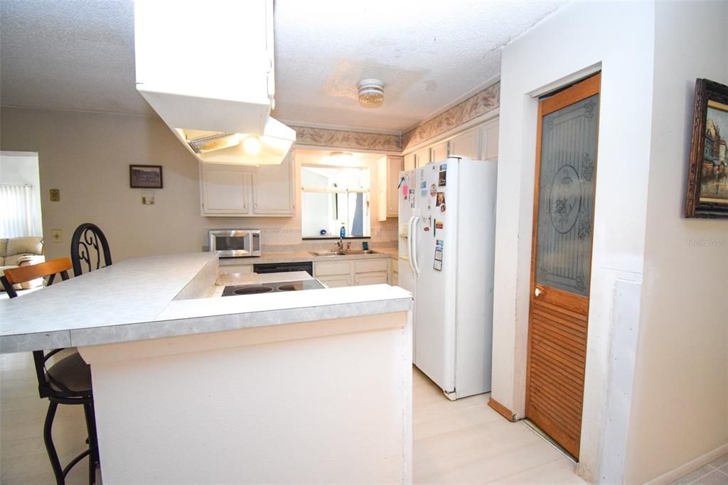 For Sale: $329,900 (2 beds, 2 baths, 1388 Square Feet)