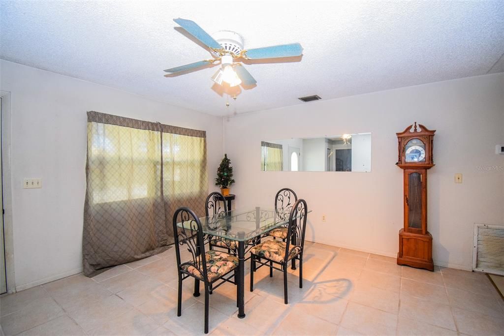 For Sale: $329,900 (2 beds, 2 baths, 1388 Square Feet)