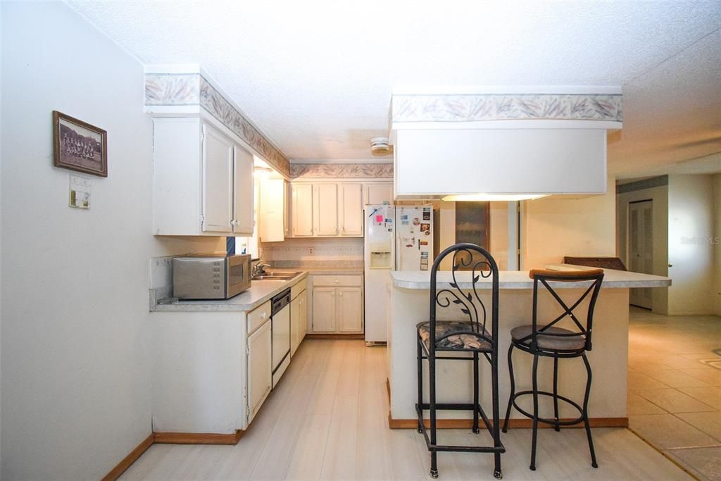 For Sale: $329,900 (2 beds, 2 baths, 1388 Square Feet)