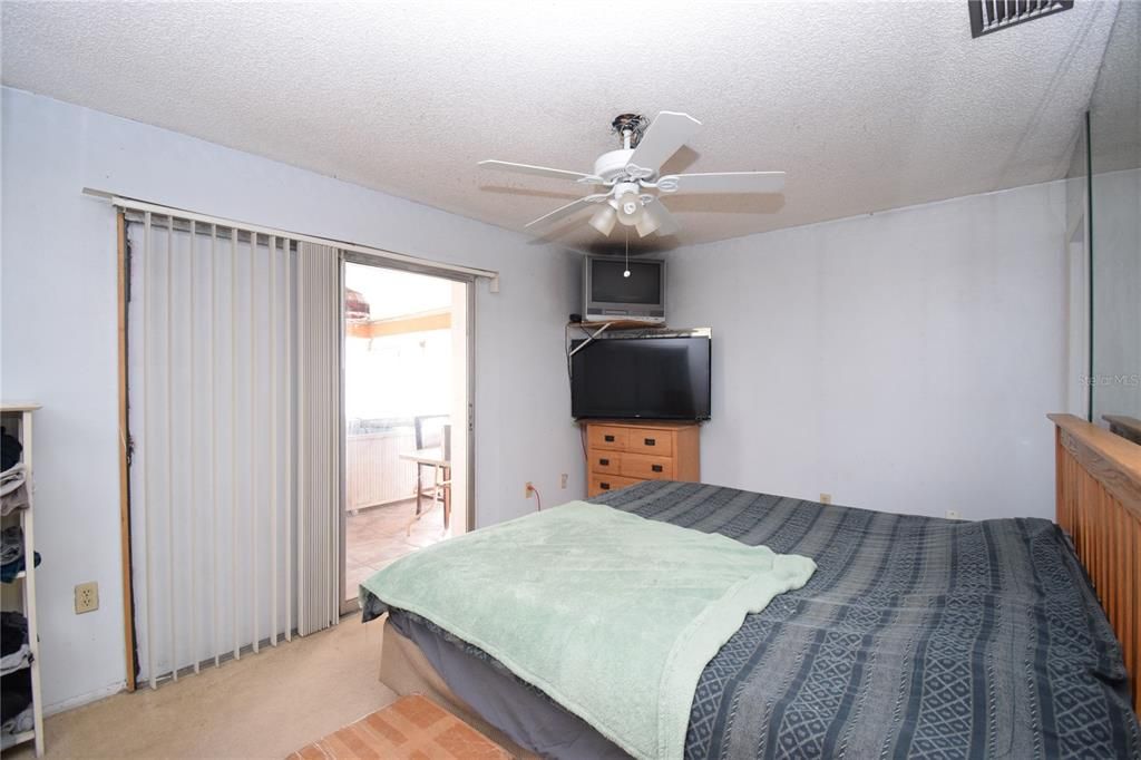 For Sale: $329,900 (2 beds, 2 baths, 1388 Square Feet)