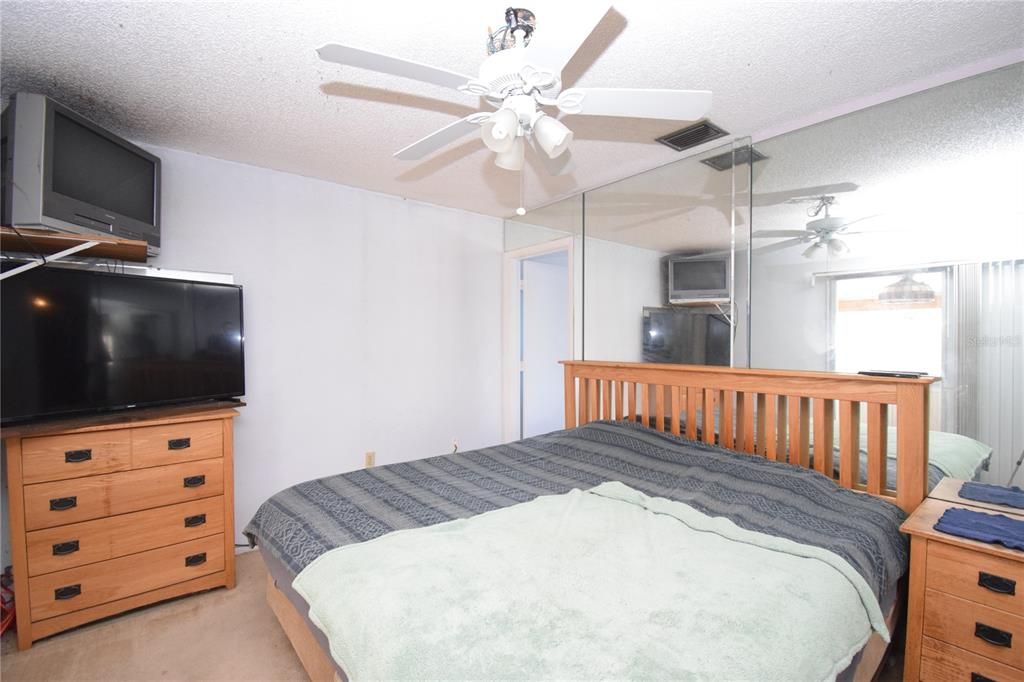 For Sale: $329,900 (2 beds, 2 baths, 1388 Square Feet)