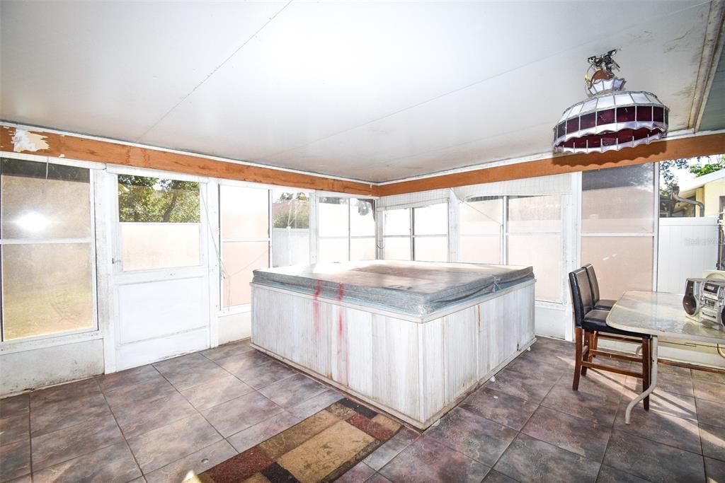 For Sale: $329,900 (2 beds, 2 baths, 1388 Square Feet)